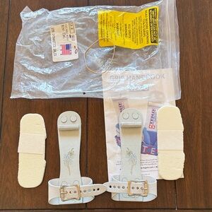 Pixie Grips Buckle Uneven Bar Dowel Grips…Size 0…New with inserts!!!